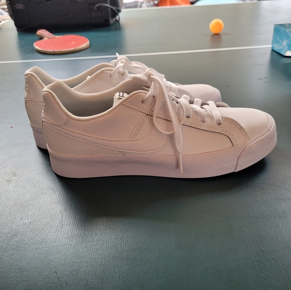 Nike shoes size 7 - Picture 2 of 4